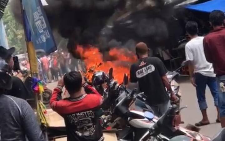 Motor Terbakar di Kompleks Pasar Blauran Sampit