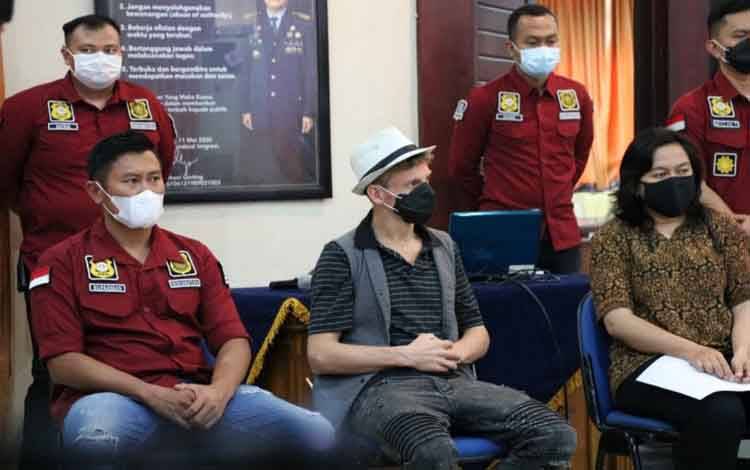 Warga Kanada Buka Kelas Yoga Orgasme Dideportasi dari Bali