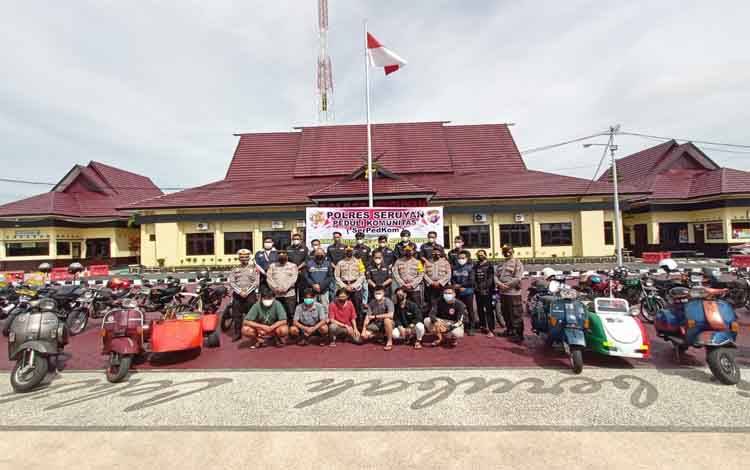 Komunitas SAS dan Sendal Berbagi Sembako di Seruyan