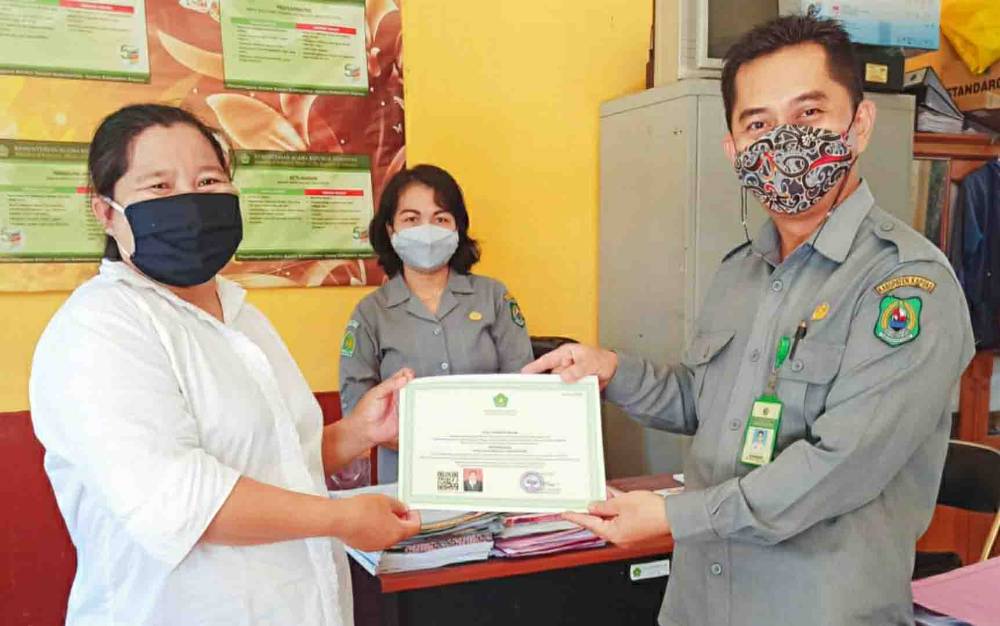 Satu Guru PAK Terima Sertifikasi Pendidik, Ini Pesan Kemenag Kapuas