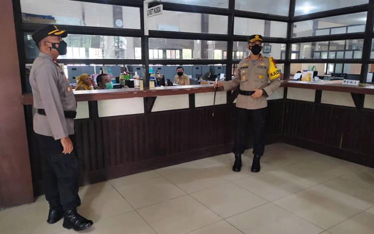 Kapolres Seruyan Cek Kesiapan Personel Lakukan Pengamanan Perkantoran