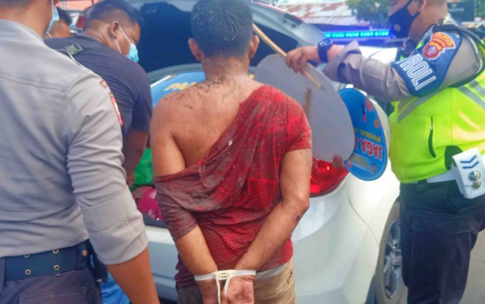 Pria Ini Dihakimi Warga Setelah Kepergok Mencuri