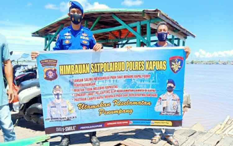 Antisipasi Laka Air, Satpolairud Polres Kapuas Cek Kelaikan dan Alat Keselamatan Feri Penyeberangan
