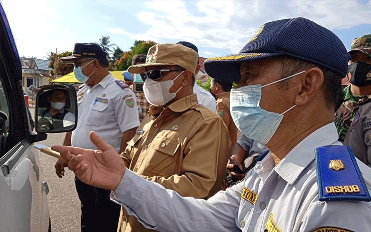 Wagub Kalteng Pantau Pos Penyekatan di Barito Timur