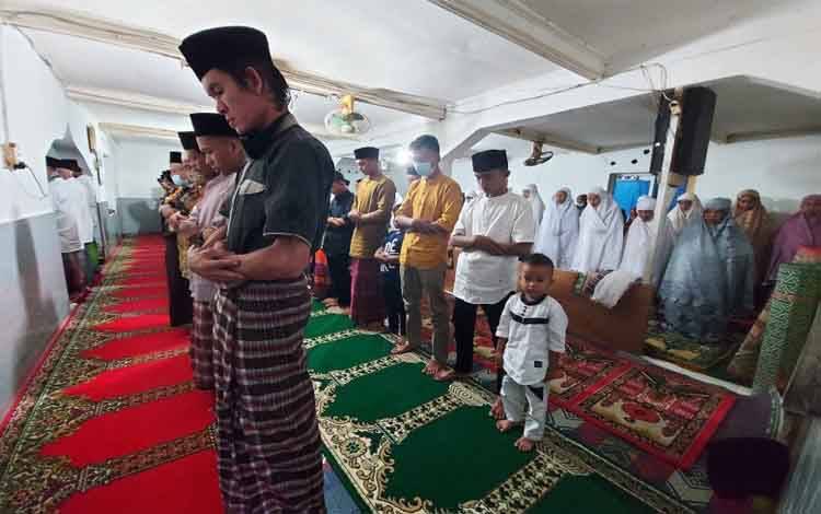 Jamaah Naqshabandiyah Padang Sudah Merayakan Idul Fitri