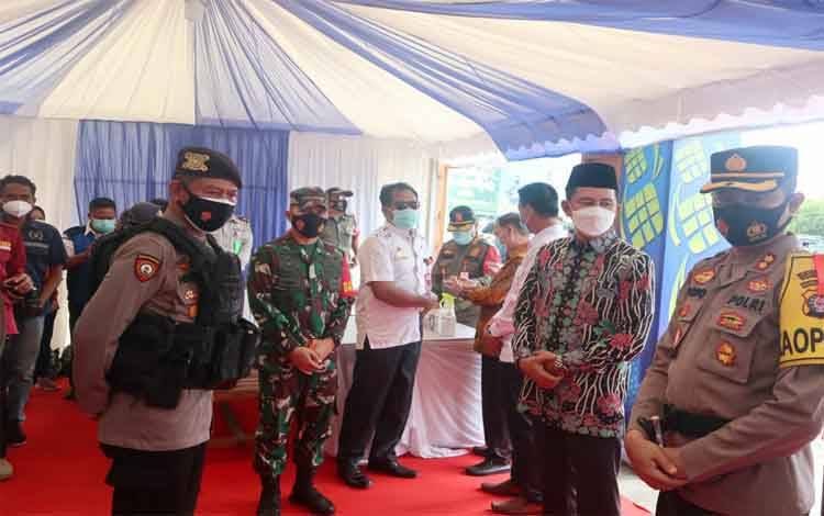 Petugas Pos Pengamanan Diminta Pedomasi Surat Edaran Pemerintah Pusat