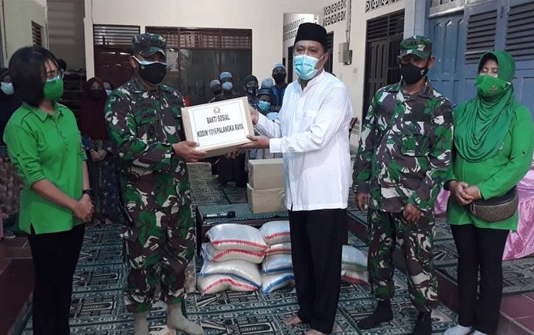 Dandim Palangka Raya Bersama Ketua Persit Cabang XLII Berbagi Berkah ke Panti Asuhan