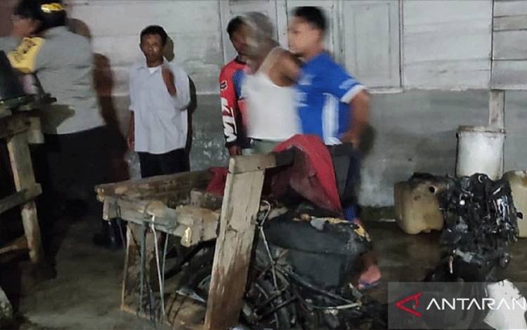 Motor Terbakar akibat Kembang Api