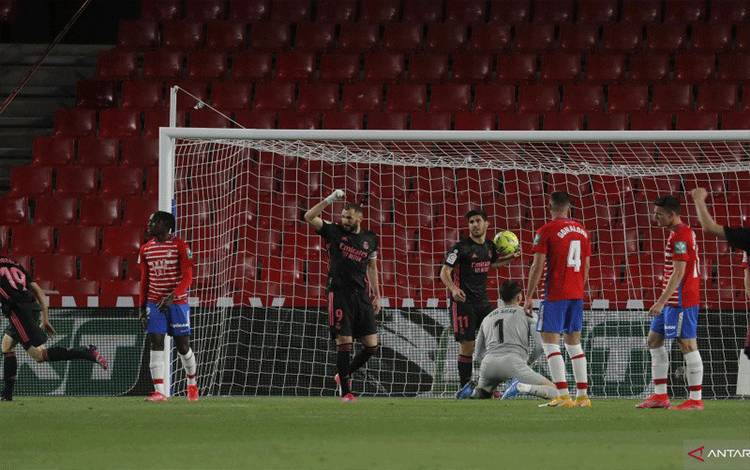 Gasak Granada 4-1, Real Madrid Tempel Atletico Dalam Perburuan Gelar