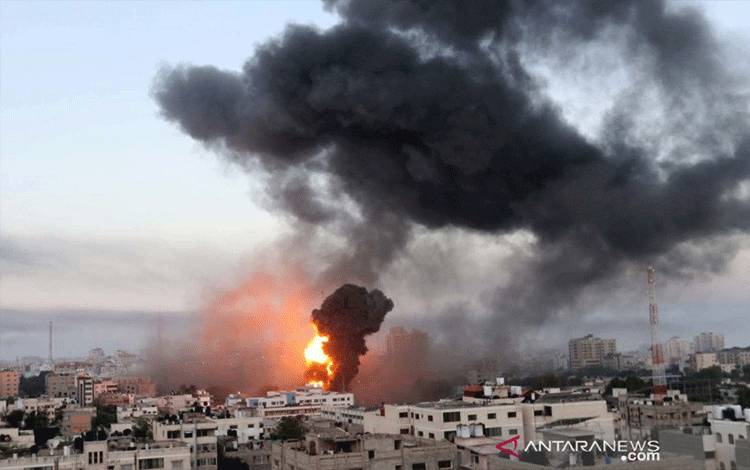 Israel Tembakkan Artileri ke Gaza, Serangan Roket Palestina Berlanjut