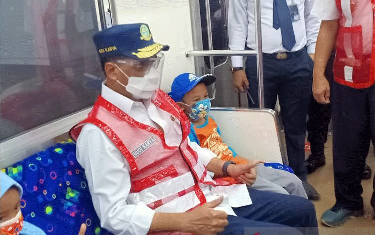 Menhub: PT KCI Tidak Profesional Atur Penumpang
