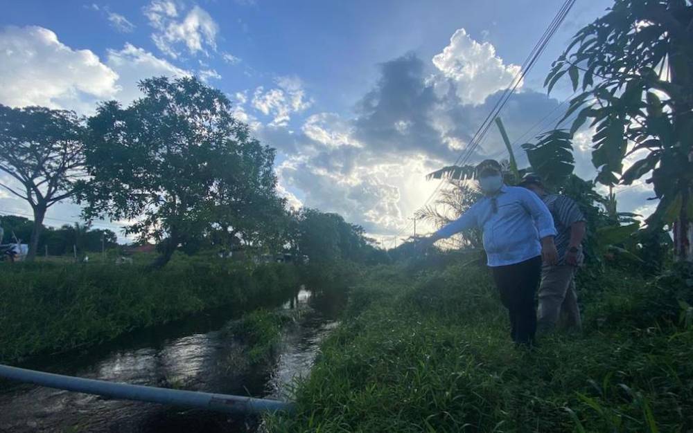Bupati Kotim Terjunkan 2 Alat Berat Atasi Banjir Kawasan Permukiman