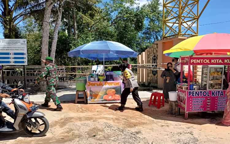Pastikan Steril dari Wisatawan, Koramil Arsel Patroli Tempat Wisata