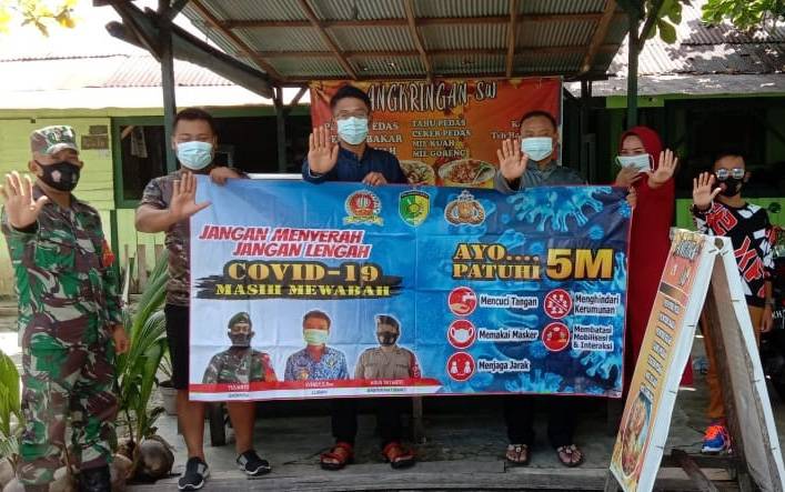 Babinsa Koramil Pahandut Berinteraksi Langsung dengan Warga Sampaikan ini