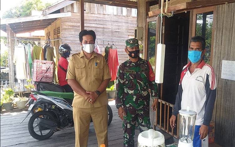 Babinsa Tumbang Rungan Komsos di Wilayah Binaan