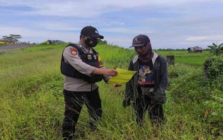 Polsek Seruyan Hilir Sebar Maklumat Kapolda untuk Cegah Karhutla