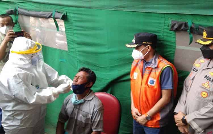 Polisi Temukan 2 Orang Arus Balik Positif COVID-19