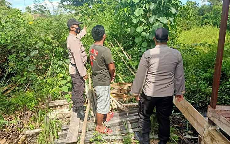 Anggota Polsek Kapuas Murung Patroli Antisipasi Karhutla