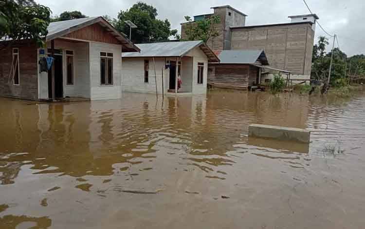 Curah Hujan Tinggi, Sejumlah Permukiman di Desa Tumbang Langkai Banjir