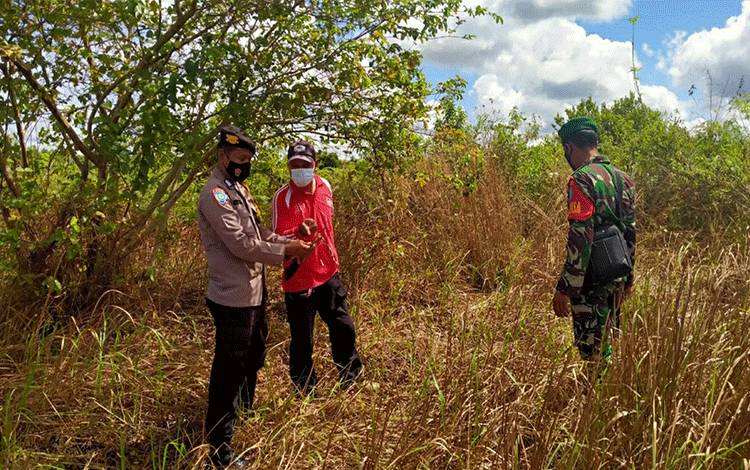 Anggota Polsek Timpah Intensifkan Patroli Cegah Karhutla