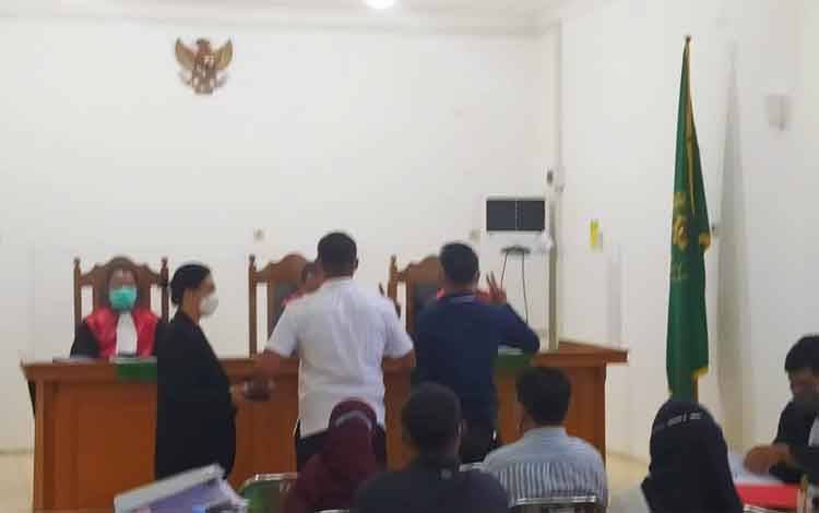 Mantan Ajudan Bupati Dihadirkan dalam Sidang Dugaan Korupsi Penyertaan Modal PDAM Kapuas