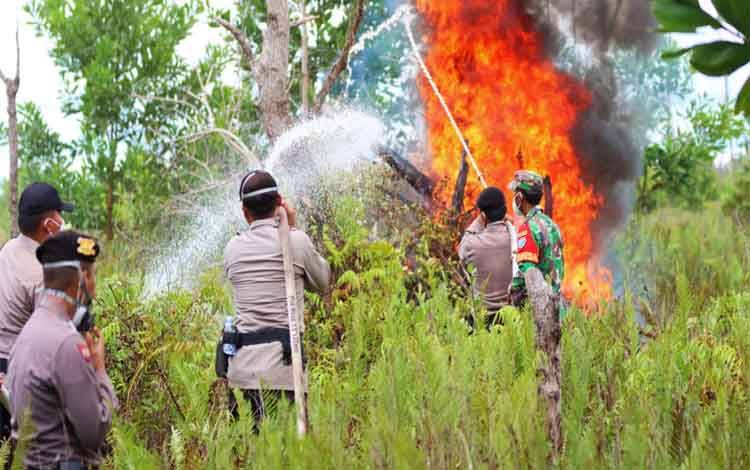 TNI-Polri Bergerak Cepat Padamkan Titik Api