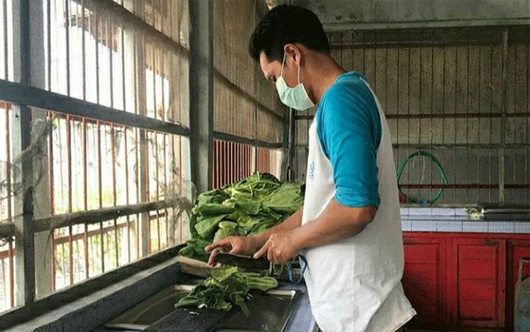 Petugas Pastikan Kegiatan di Dapur Rutan Kelas IIB Kuala Kapuas Sesuai Standar