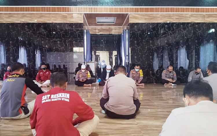 Mental Personel Polres Barito Utara Rutin Dikuatkan Melalui Bimbingan Rohani