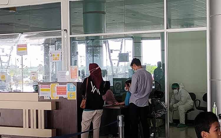FarmaLab Tjilik Riwut Layani Ratusan Test Antigen per Hari Selama Arus Balik