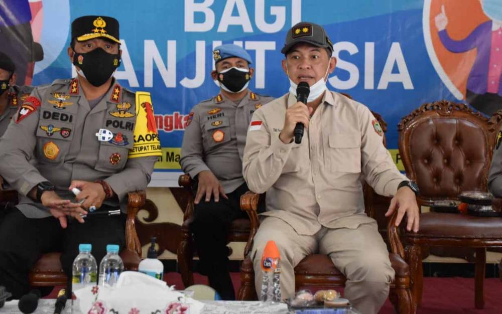 Sekda Kalteng Tinjau Pelaksanaan Vaksinasi Massal Covid-19 untik Lansia