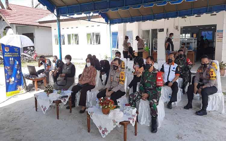Gunung Mas Laksanakan Vaksinasi Massal Lansia di 8 Kecamatan