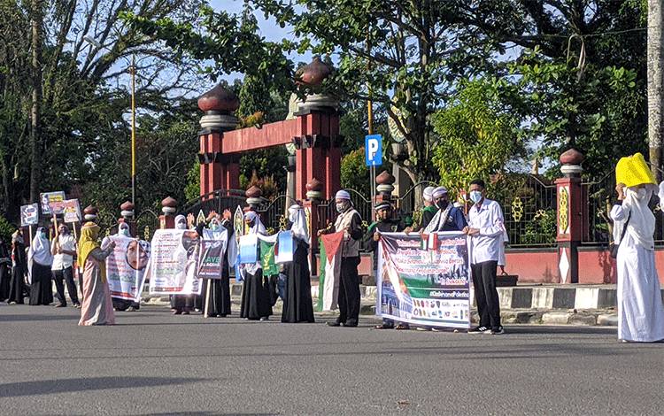 Aliasi Pemuda Kotim Gelar Aksi Damai Peduli Palestina di Taman Kota Sampit?