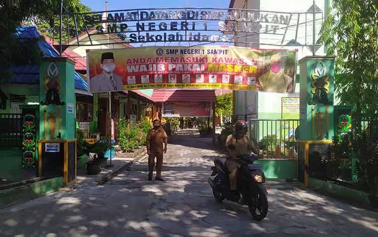 Tunda Belajar Tatap Muka, Guru SMP N 1 Sampit Makin Rindu Siswa