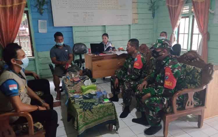 Babinsa Koramil 1016-05 Tumbang Jutuh Himpun Aspirasi Warga di Wilayah Binaan