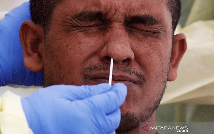 Singapura Setujui Sementara Tes Napas 60 Detik untuk COVID-19