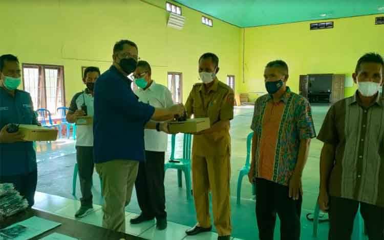 Dislutkan Kalteng Hibahkan Handy Talky Perkuat Pengawasan Pesisir