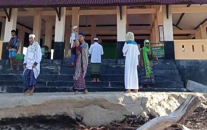 Pemkab Kotim akan Bangun Pemecah Ombak Sekeliling Kubah Makam Ulama di Pantai Ujung Pandaran