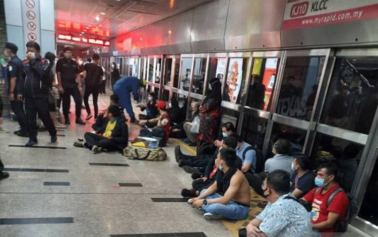 Dua LRT Bertabrakan di Kuala Lumpur