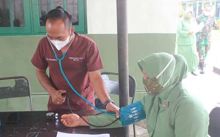 Persit KCK Cabang XLII Kodim 1016/Plk Jalani Vaksinasi Covid-19 Dosis Pertama