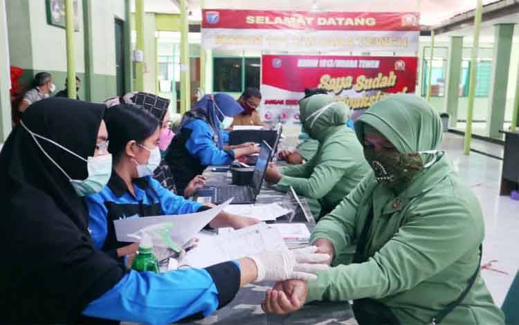 Cegah Covid-19, Kodim Muara Teweh Adakan Vaksinasi untuk Persit