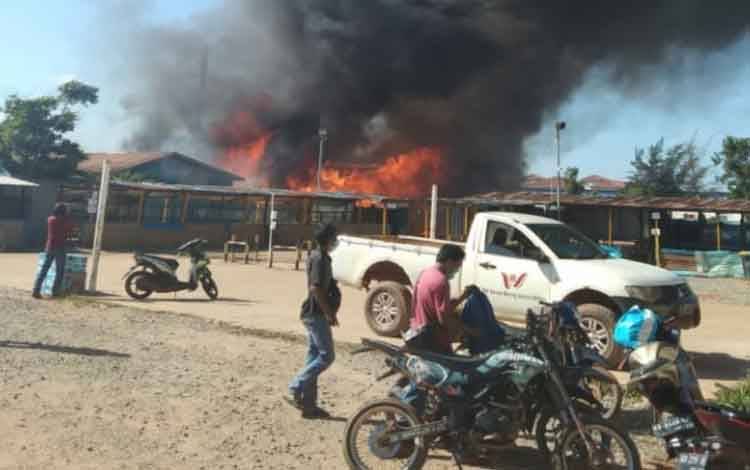 Asrama Karyawan Kontraktor Proyek Strategis Nasional PT WHW Terbakar