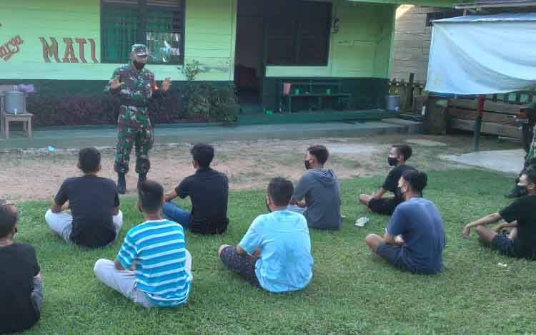 Danramil 1017-03/Delang Beri Arahan Calon Peserta Komcad