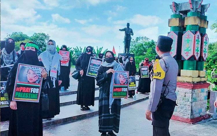 Polresta Palangka Raya Kawal Aksi Solidaritas Peduli Palestina