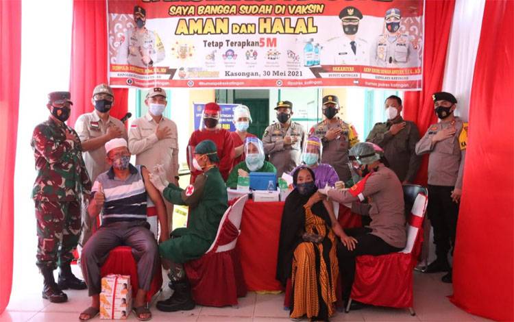 Kapolda Kalteng Tinjau Pelaksanaan Vaksinasi Lansia di Katingan