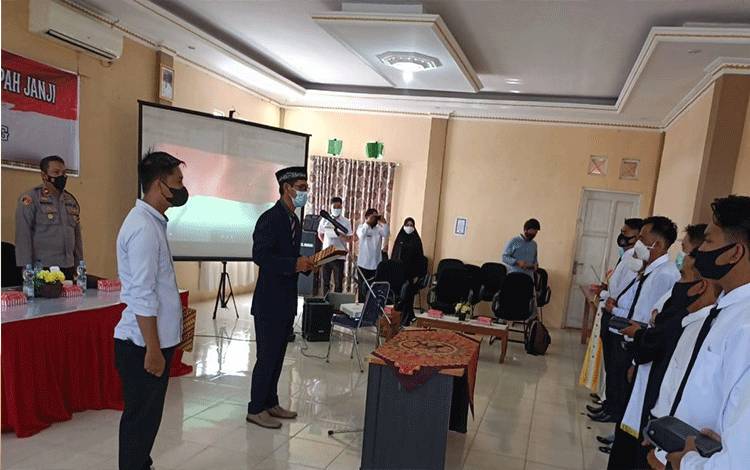Camat Murung Lantik Anggota BPD Dirung