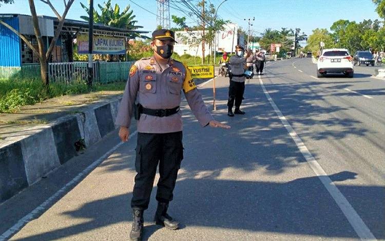 Tingkatkan Kepatuhan Warga Gunakan Masker, Polsek Selat Gelar Operasi Yustisi