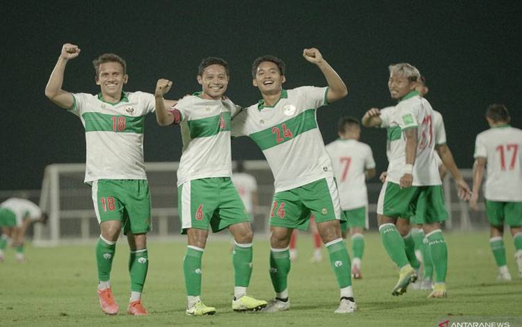 Timnas Tak Panggil Bek Baru Meski Nurhidayat Dicoret dan Andy Cedera