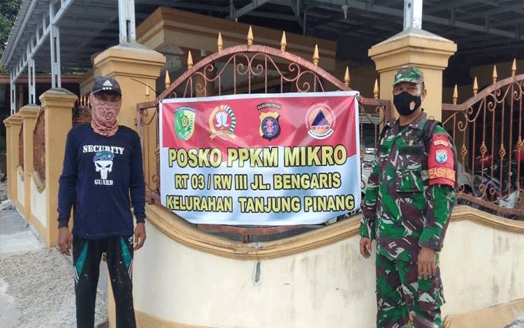 Kodim Palangka Raya Bantu Pengadaan Spanduk PPKM Mikro di 14 Kelurahan