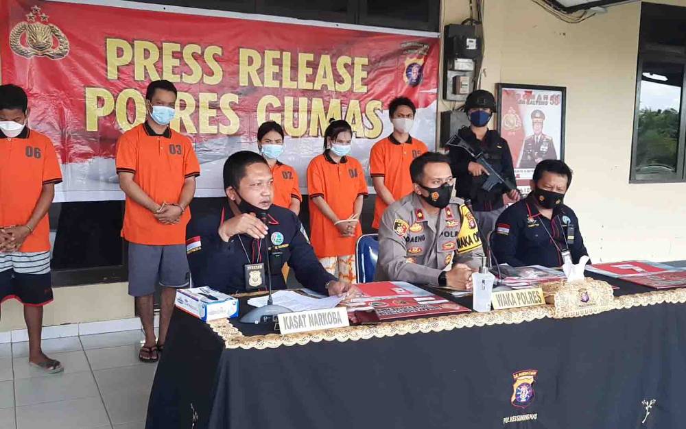 Sarjana ini Ditangkap Bersama 4 Komplotan Sindikat Narkoba, Dua di Antaranya Perempuan