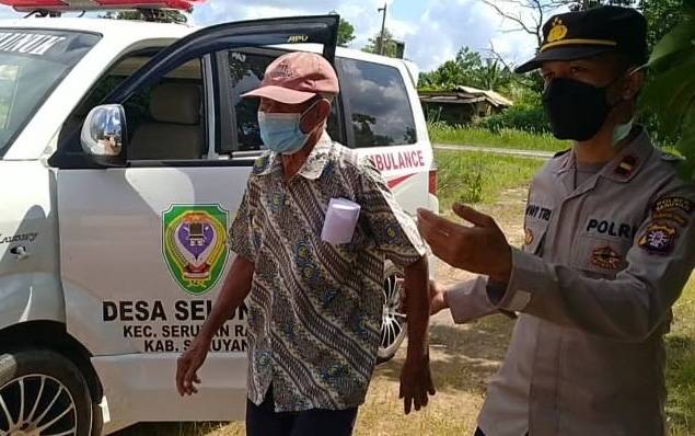 Polsek Danau Sembuluh Beri Pelayanan Antar Jemput Lansia untuk Vaksinasi Covid-19